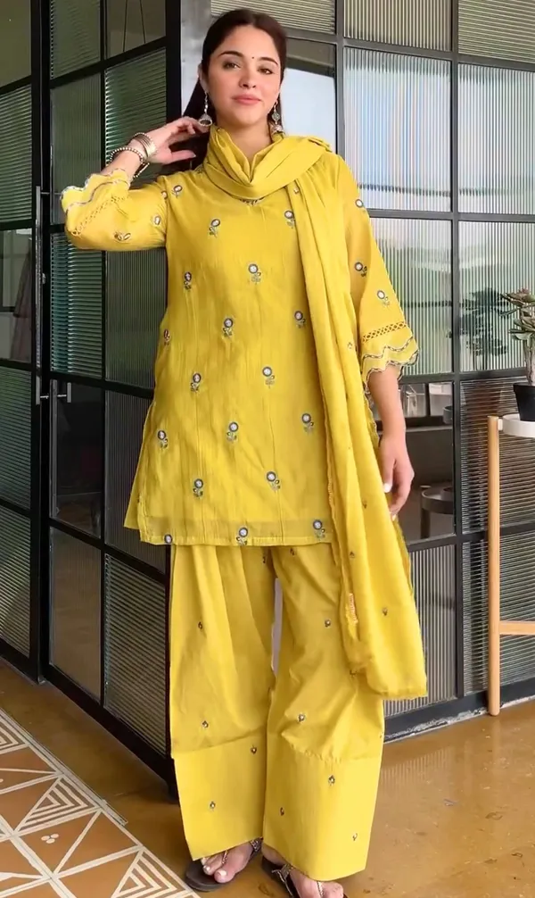 Yellow_Mul_Chanderi_Straight_Embroidered_Kurta_Set_For_Women