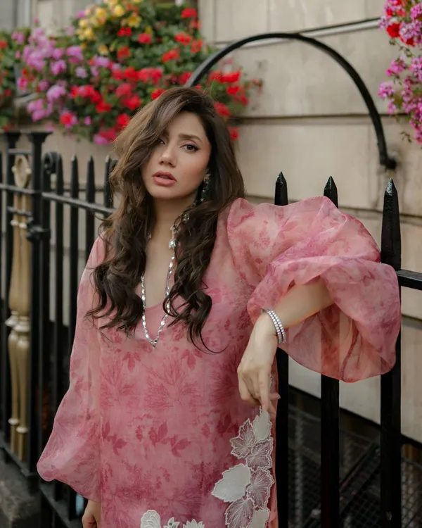 Pink_And_Off_White_Organza_Flared_Floral_Print_Kurta_Set_For_Women