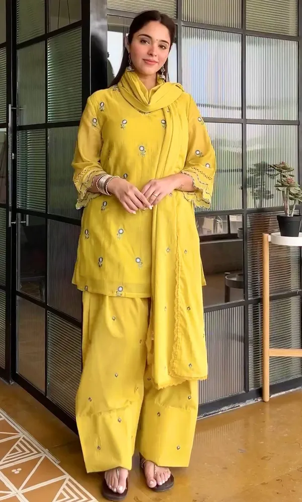 Yellow_Mul_Chanderi_Straight_Embroidered_Kurta_Set_For_Women