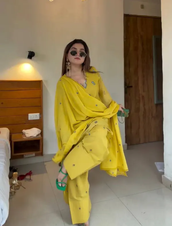 Yellow_Mul_Chanderi_Straight_Embroidered_Kurta_Set_For_Women