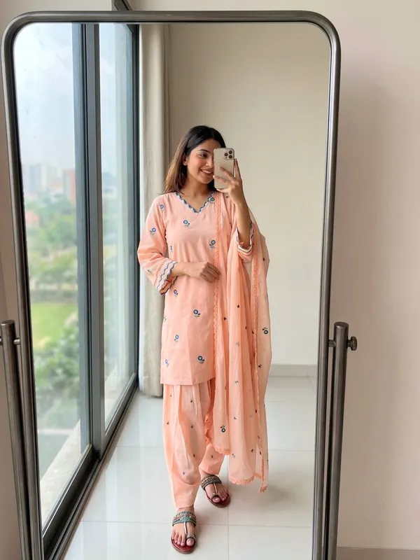 Peach_Mul_Chanderi_Straight_Printed_Kurta_Set_For_Women