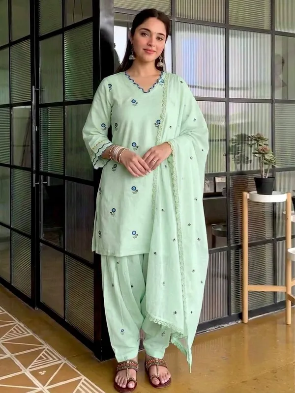 Pista_Mul_Chanderi_Straight_Printed_Kurta_Set_For_Women