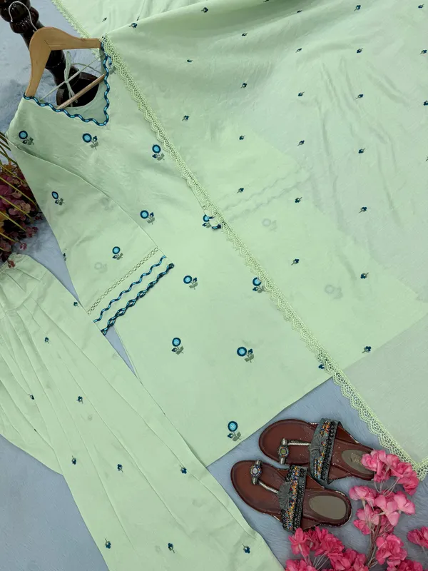Pista_Mul_Chanderi_Straight_Printed_Kurta_Set_For_Women
