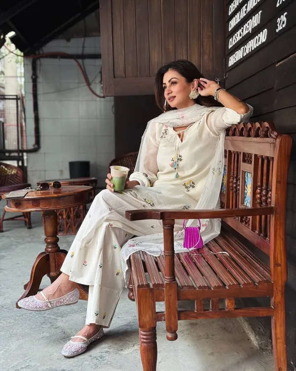 Off_White_Mul_Chanderi_Straight_Embroidered_Kurta_Set_For_Women