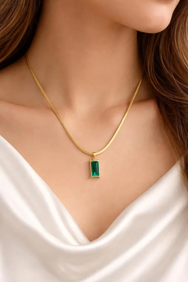 D_Glamm_Fashion_Emerald_Green_Pendant_Necklace_For_Women_Rectangular_Stone_Snake_Chain_Necklace_Elegant_Minimal_Jewellery_Gift_For_Girls_Women