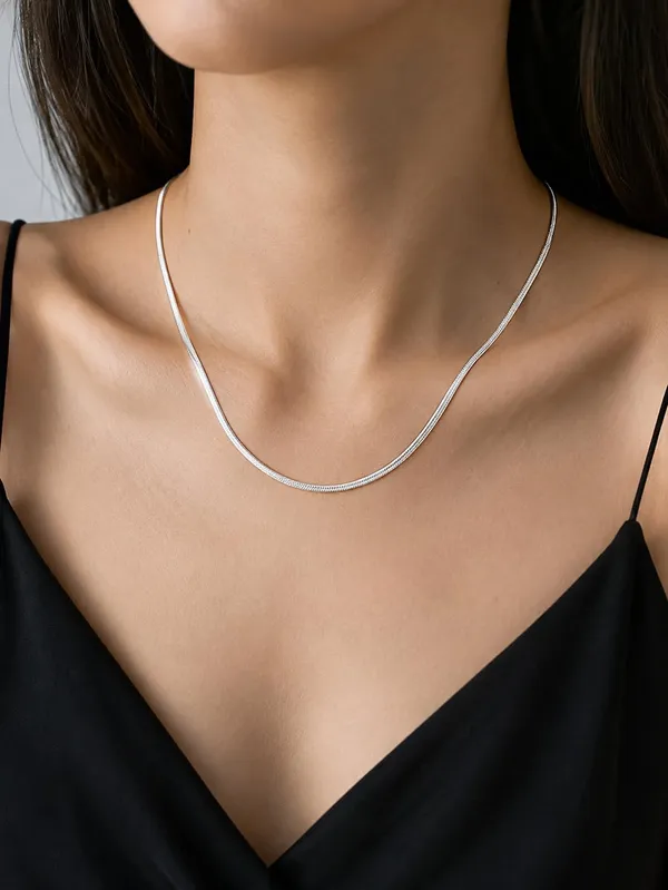 D_Glamm_Fashion_Silver_Snake_Chain_Necklace_Smooth_Herringbone_Style