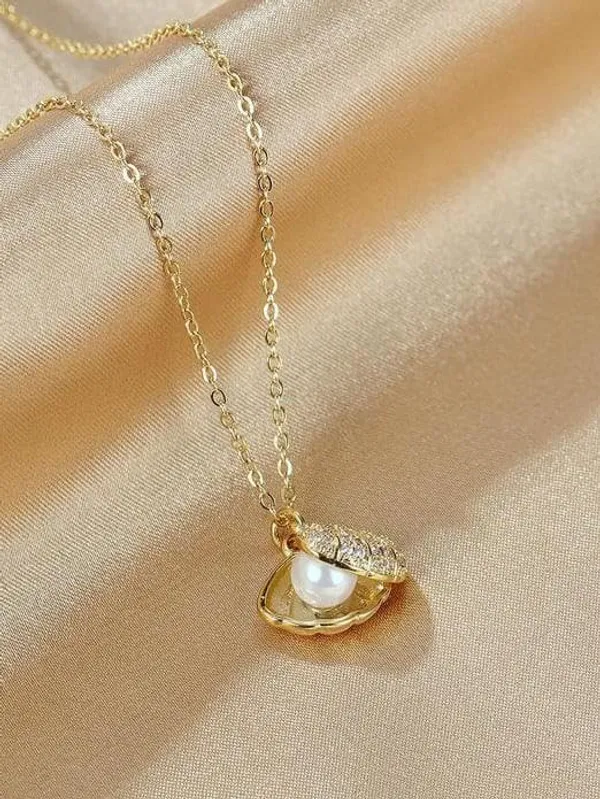 D_Glamm_Fashion_Gold_Plated_Oyster_Shell_Pearl_Pendant_Necklace_With_Cz_Stones