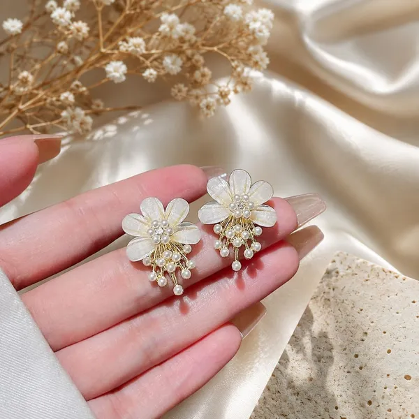 D_Glamm_Fashion_Floral_Stud_Earrings_With_Pearl_Drops_And_Crystal_Centre