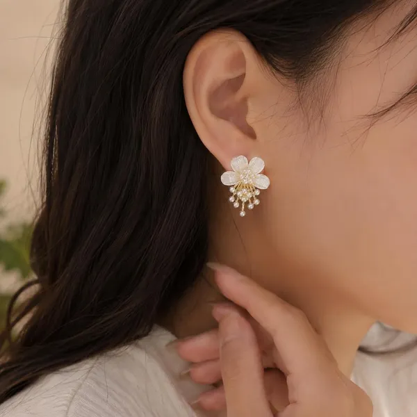 D_Glamm_Fashion_Floral_Stud_Earrings_With_Pearl_Drops_And_Crystal_Centre