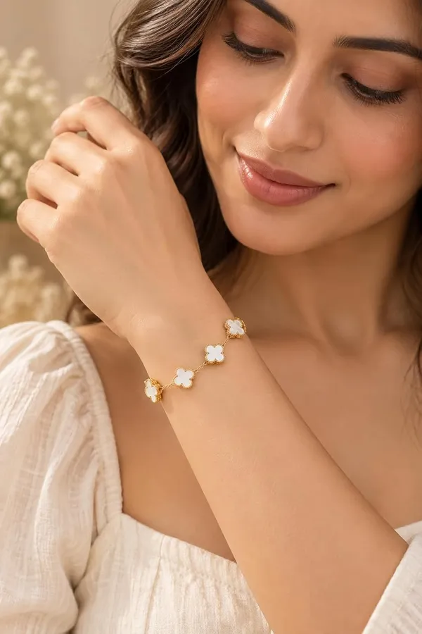 D_Glamm_Fashion_Gold_Plated_Stainless_Steel_Clover_Bracelet_With_Mother_Of_Pearl