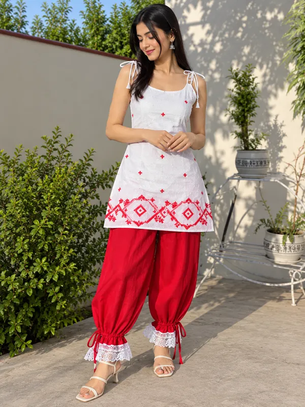 White_Red_Cotton_Sleeveless_Kurta_Patiala_Set_For_Women