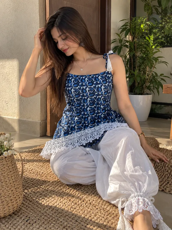 Blue_Cotton_Sleeveless_Tie-Up_Strap_Kurta_Set_For_Women