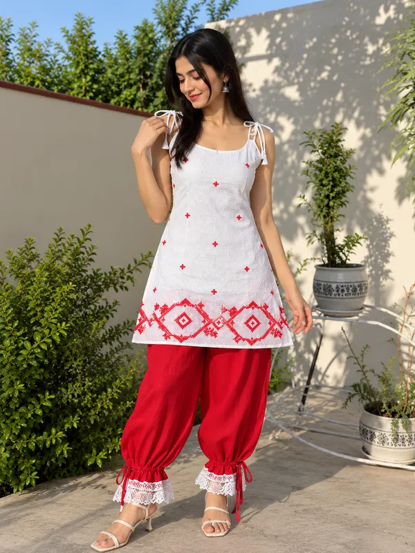 White_Red_Cotton_Sleeveless_Kurta_Patiala_Set_For_Women