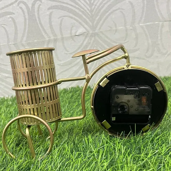 Cycle_Pen_Stand_With_Clock