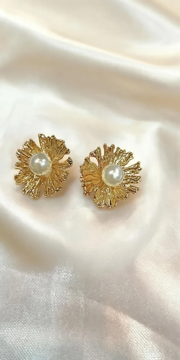 Gold_Tone_Floral_Pearl_Stud_Earrings_for_Women