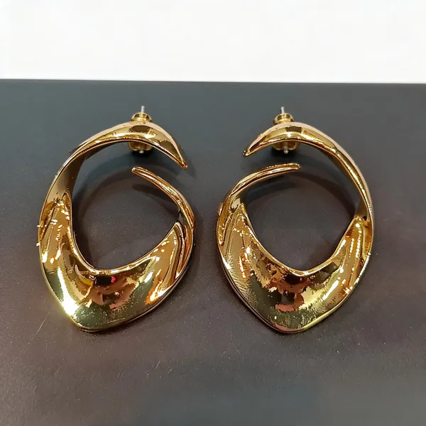 Gold_Tone_Curved_Hoop_Earrings_for_Women