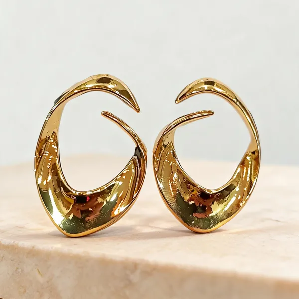 Gold_Tone_Curved_Hoop_Earrings_for_Women