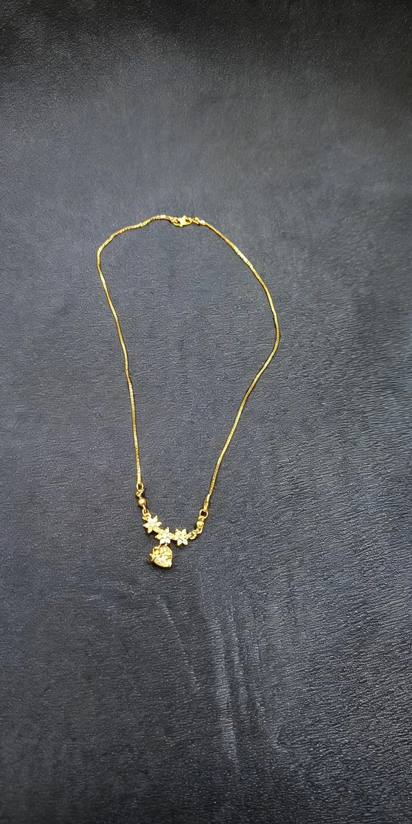Gold_Tone_Floral_Pendant_Necklace_for_Women