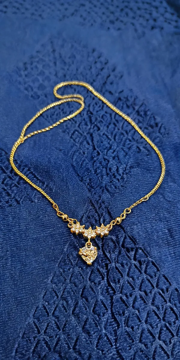 Gold_Tone_Floral_Pendant_Necklace_for_Women