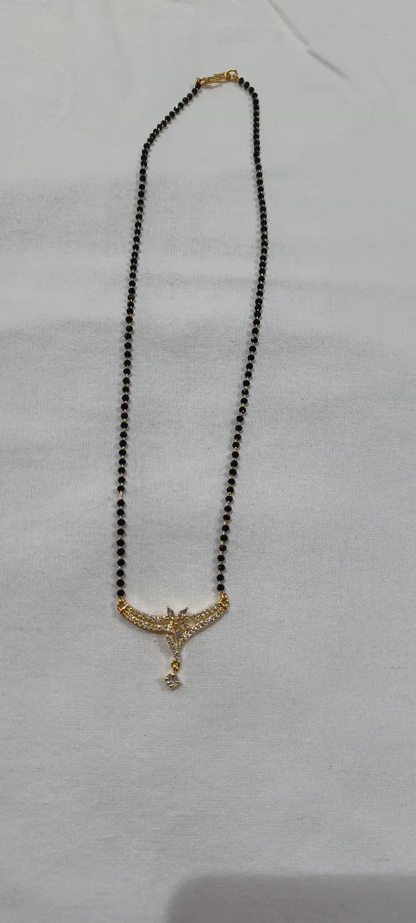 Black_Beaded_Gold_Tone_Mangalsutra_Necklace_for_Women