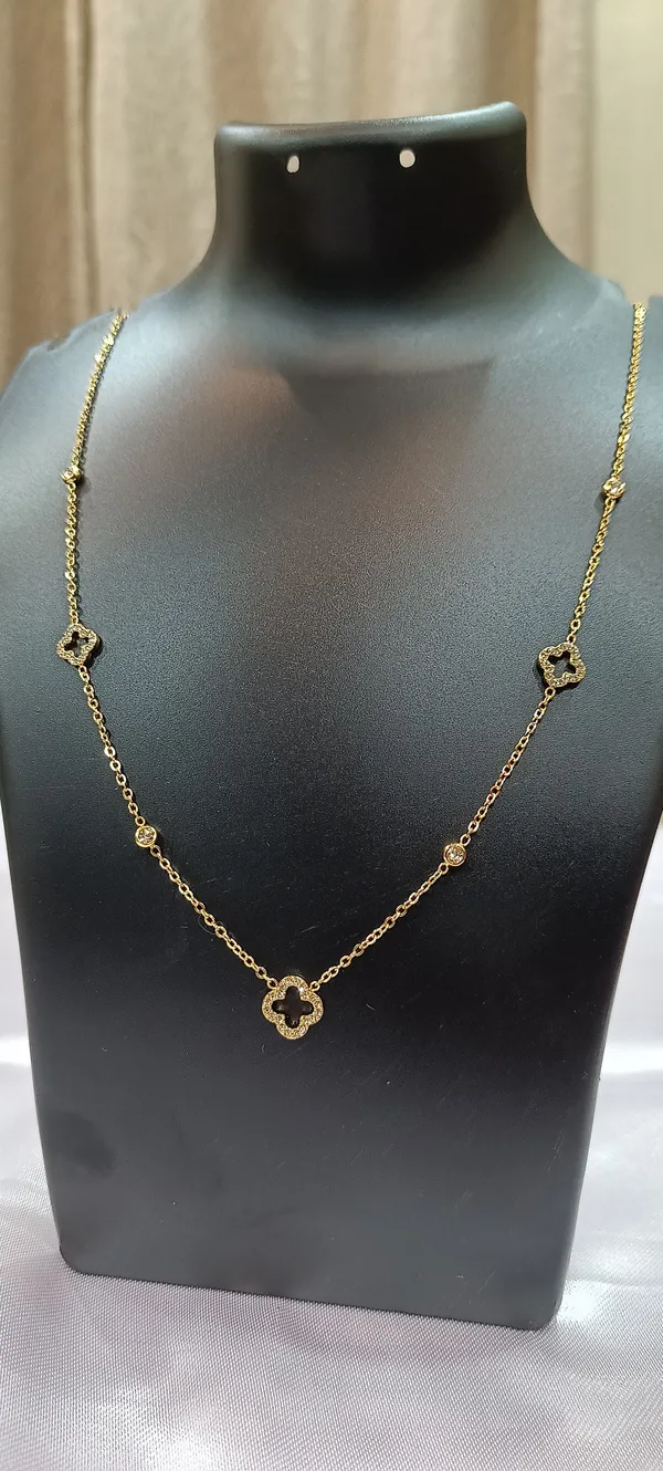 Gold_Tone_Clover_Pendant_Necklace_for_Women