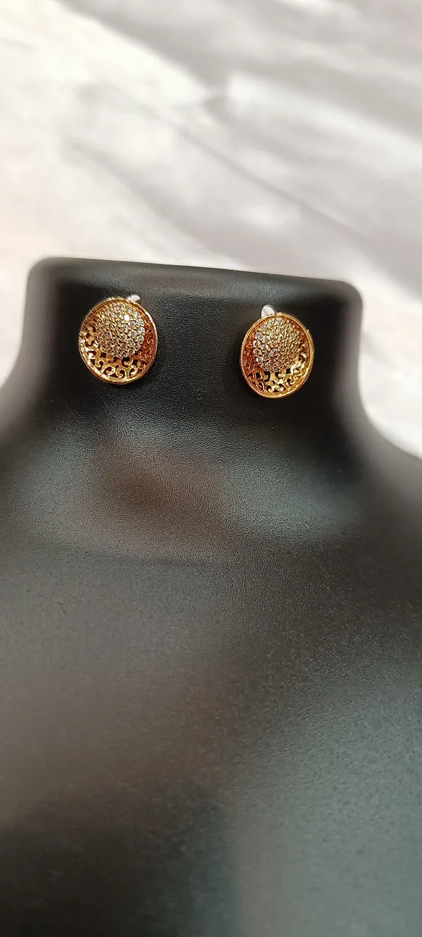 Gold-Tone_Textured_Round_Stud_Earrings_for_Women