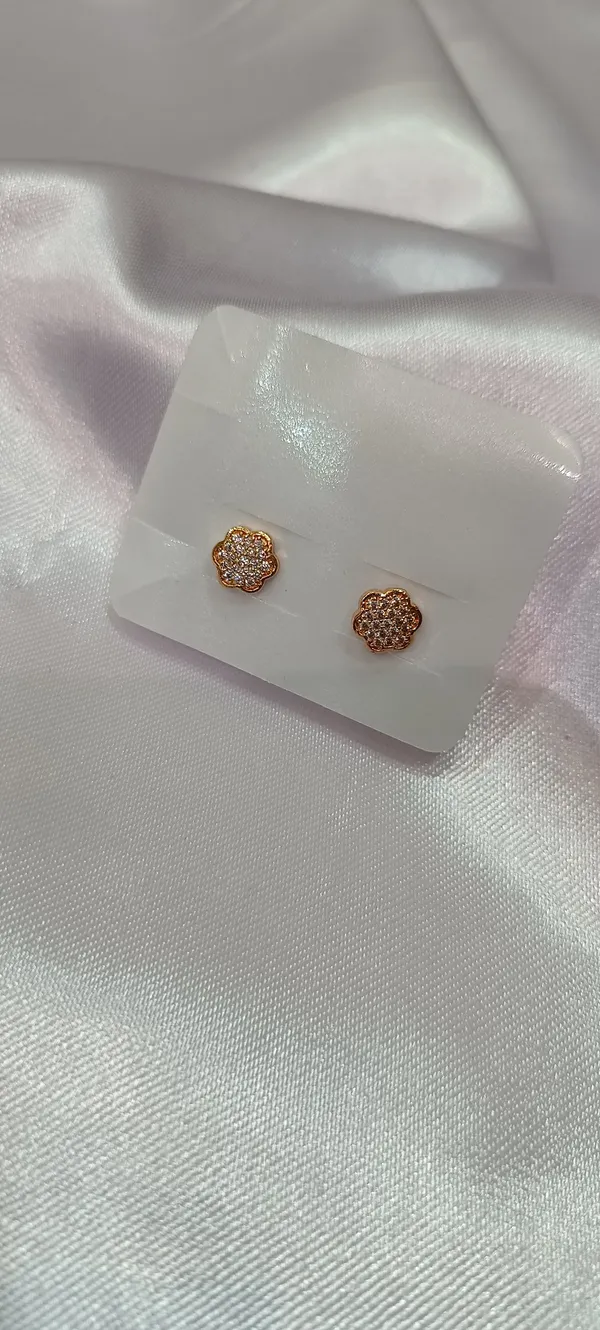 Gold_Tone_Floral_Crystal_Stud_Earrings_for_Women