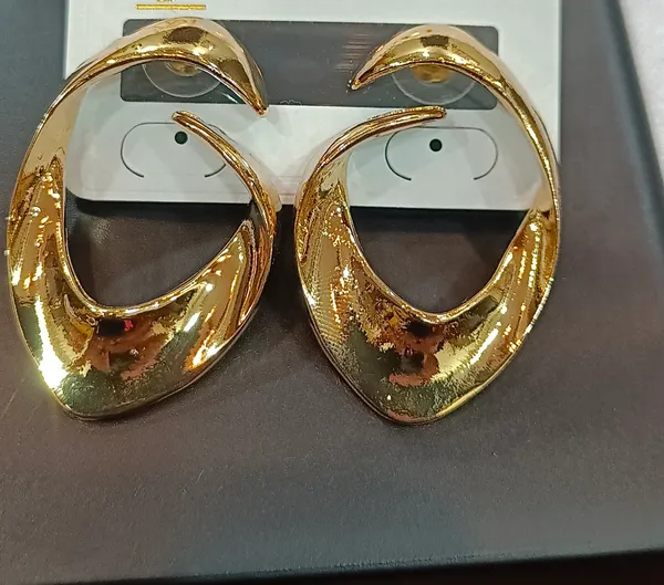 Gold_Tone_Curved_Hoop_Earrings_for_Women