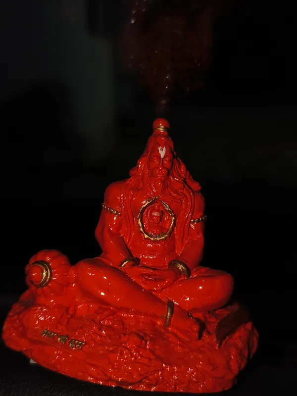 Red_Seated_Hanuman_Idol
