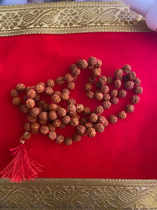 Rudraksha_Bead_Mala_With_Red_Tassel