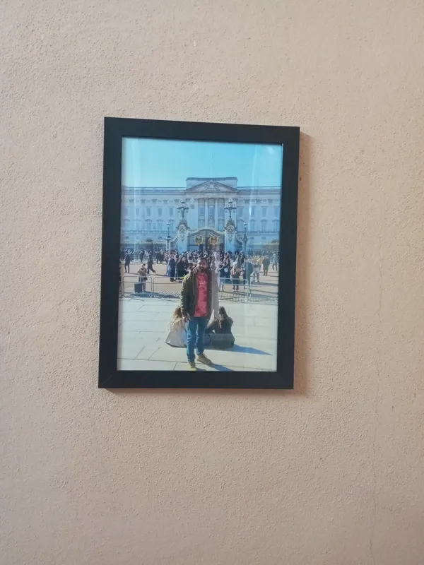 Black_Minimalist_A4_Photo_Frame