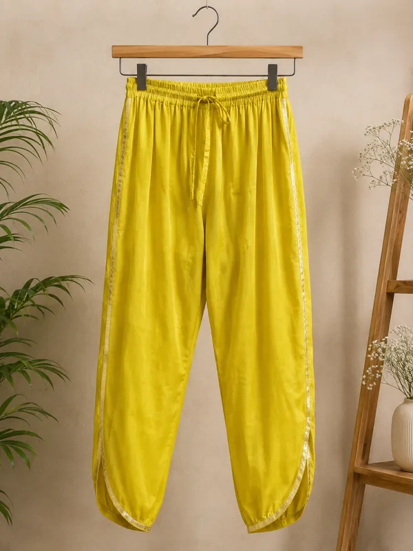 Yellow_Floral_Print_Straight_Kurta_Set_For_Women