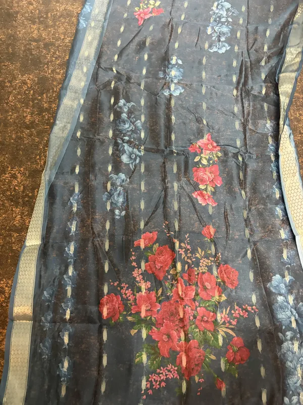 Black_Floral_Print_Saree_for_Women