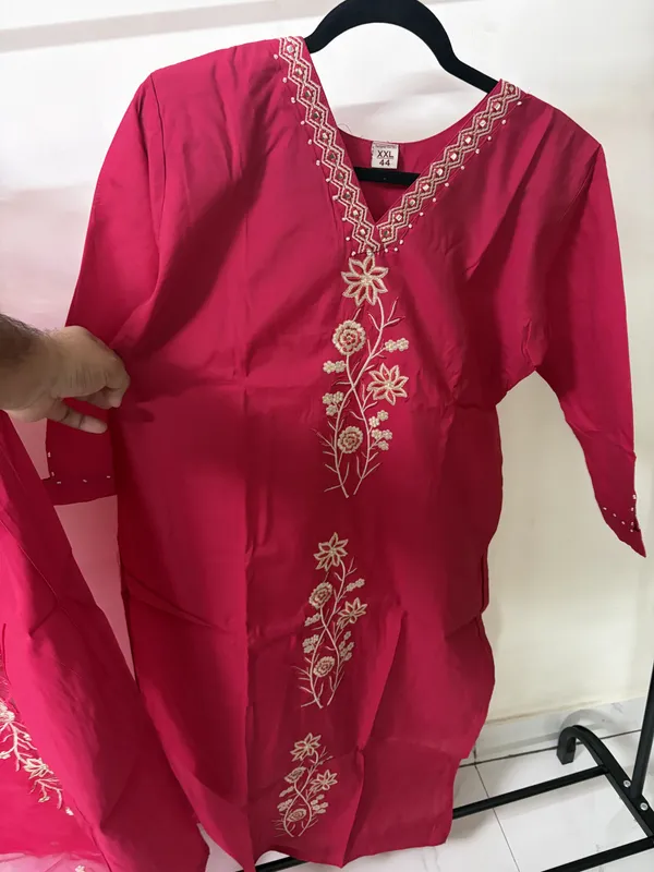 Magenta_Embroidered_Straight_Kurta_for_Women
