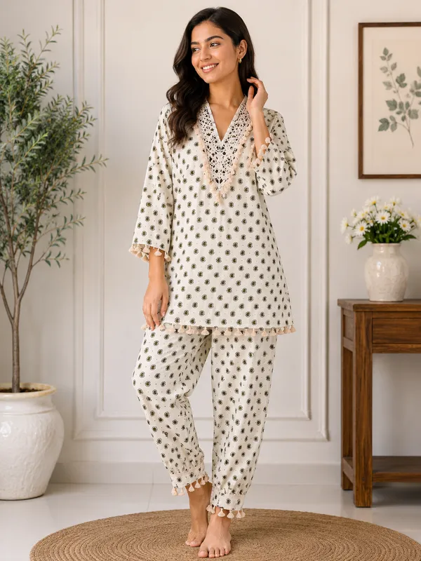 Cream_Printed_Relaxed_Fit_Night_Suit_For_Women