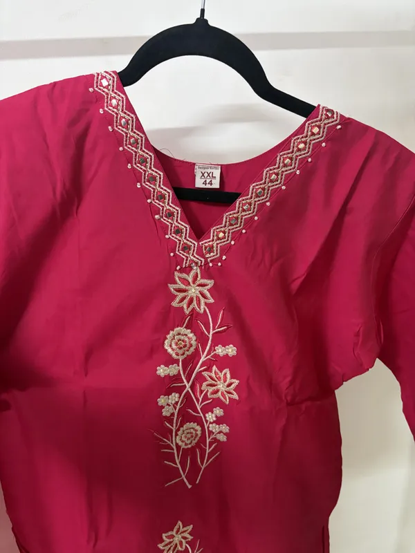 Magenta_Embroidered_Straight_Kurta_for_Women