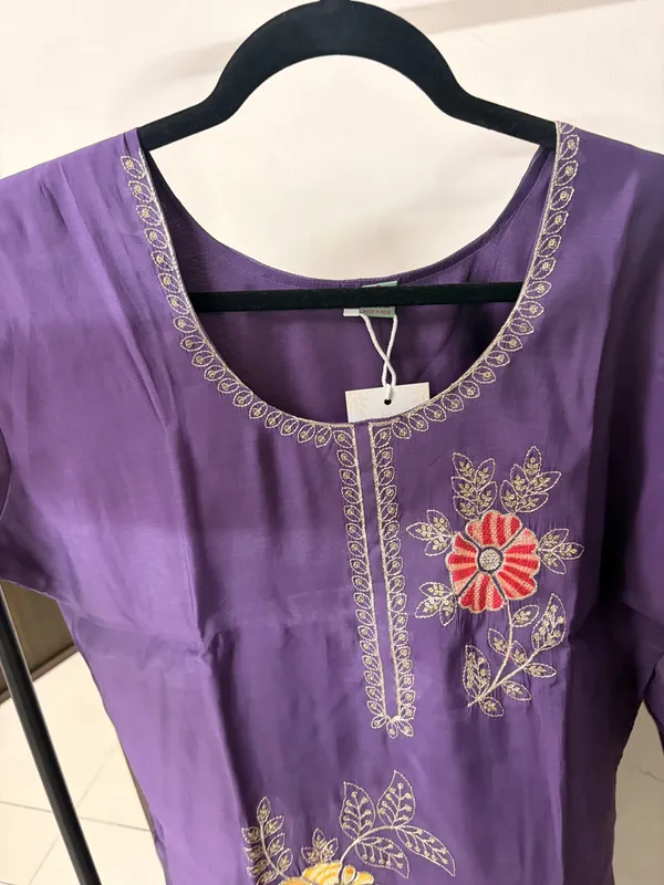 Purple_Embroidered_Ethnic_Suit_Set_For_Women