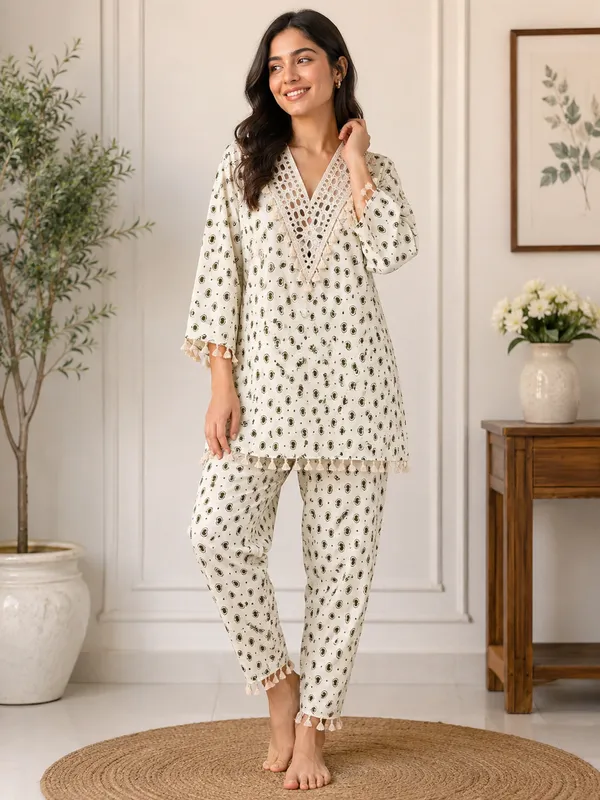 Cream_Printed_Relaxed_Fit_Night_Suit_For_Women