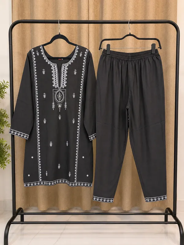 Black_Embroidered_Straight_Kurta_for_Women