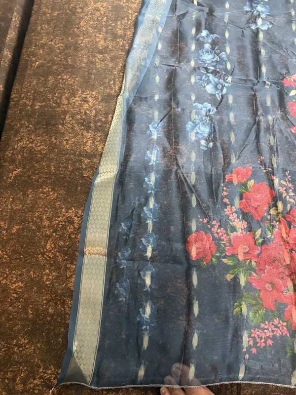 Black_Floral_Print_Saree_for_Women