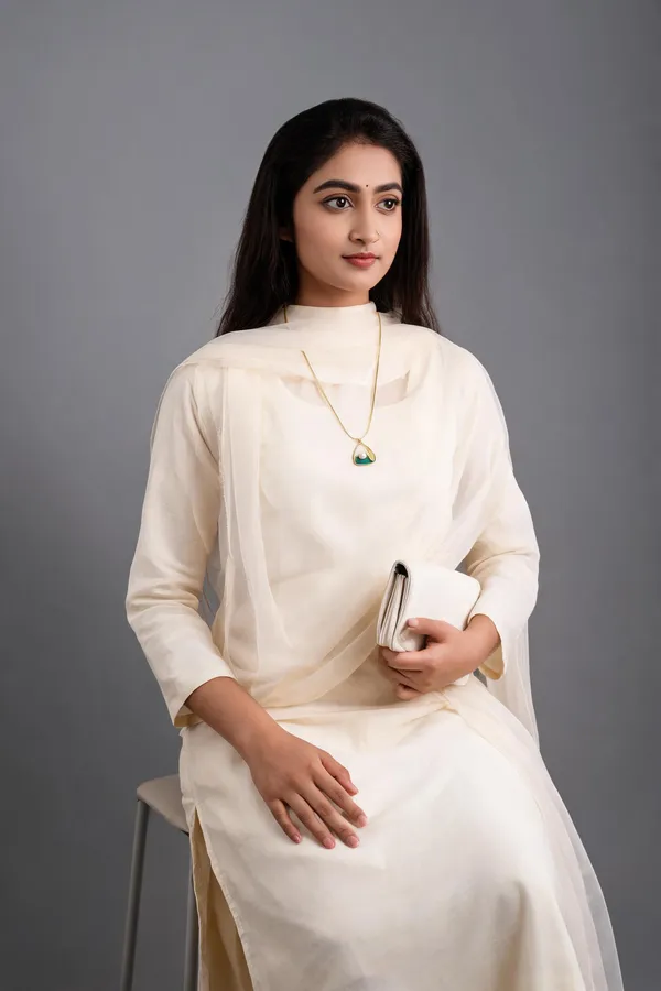 Gold_Stainless_Steel_Pendant_With_Chain_For_Women