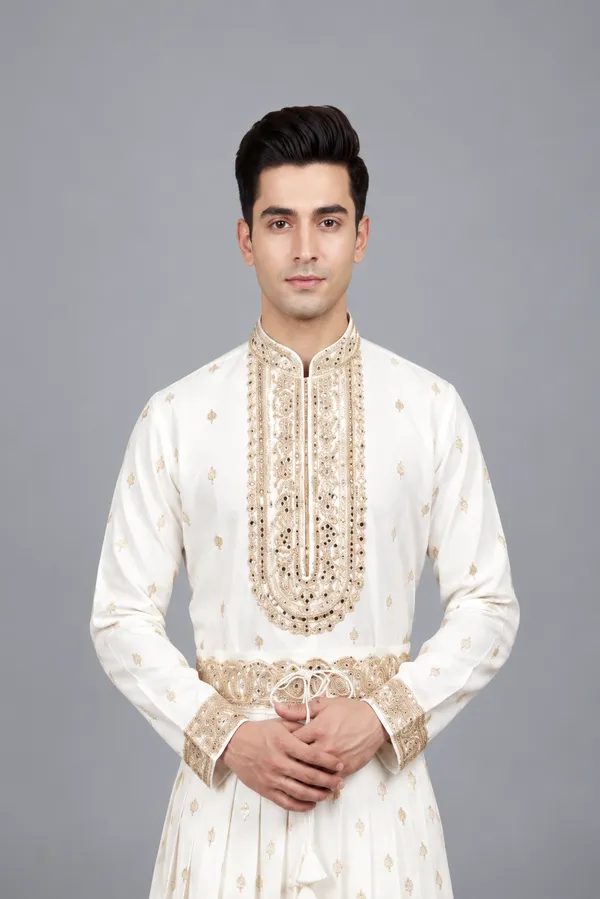 Golden_Embroidered_Peshwai_Outfit