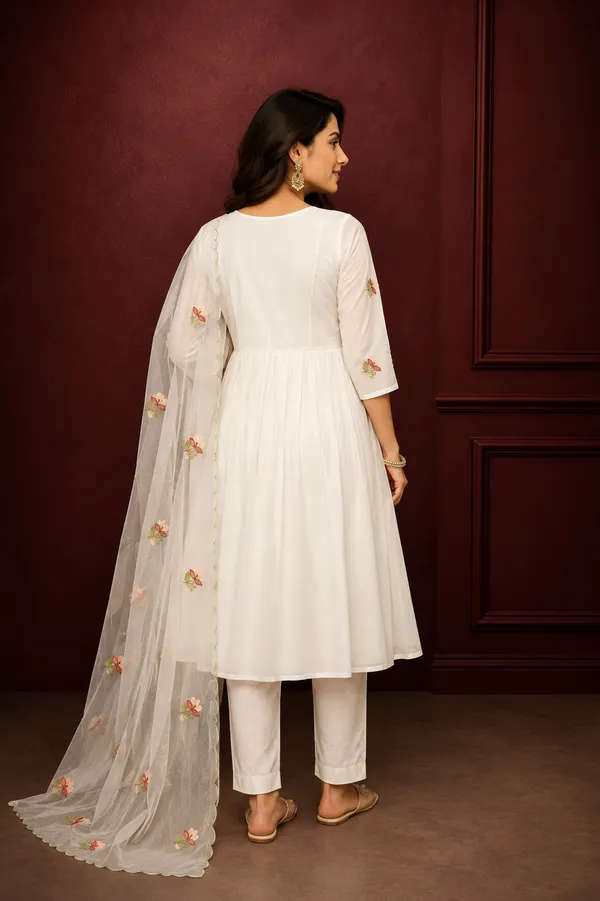 Elegant_Ivory_Floral_Embroidered_Kurta_Pant_Dupatta_Set_White