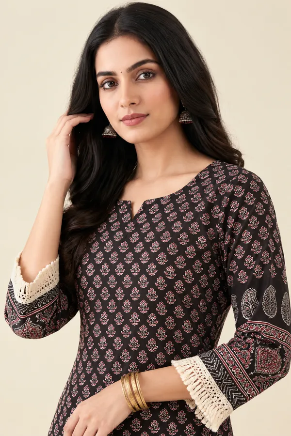 Black_Printed_Straight_Kurta_With_Matching_Pants_Fringe_Border_Detail_Black