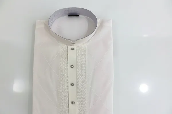 Classic_White_Embroidered_Kurta_Pajama_For_Men