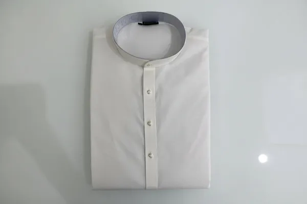 Classic_White_Kurta_Pajama_Set_For_Men