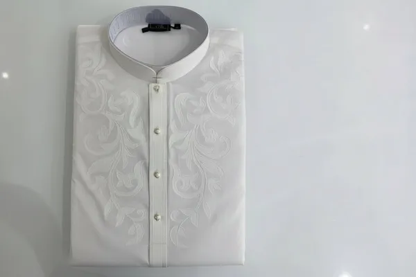 Men_S_White_Embroidered_Kurta_Pajama_Set