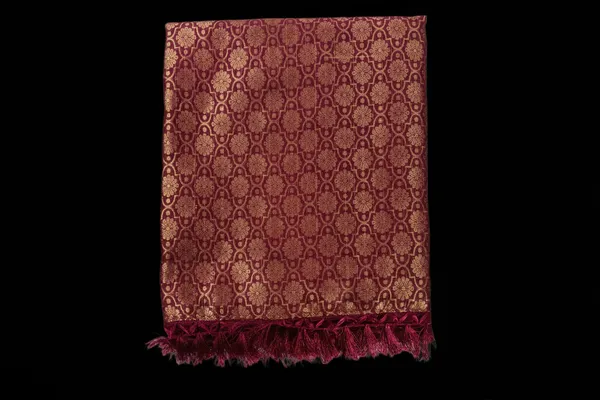 Wine_Checked_Silk_Saree_With_Traditional_Gold_Zari_Border_Wine_Pink