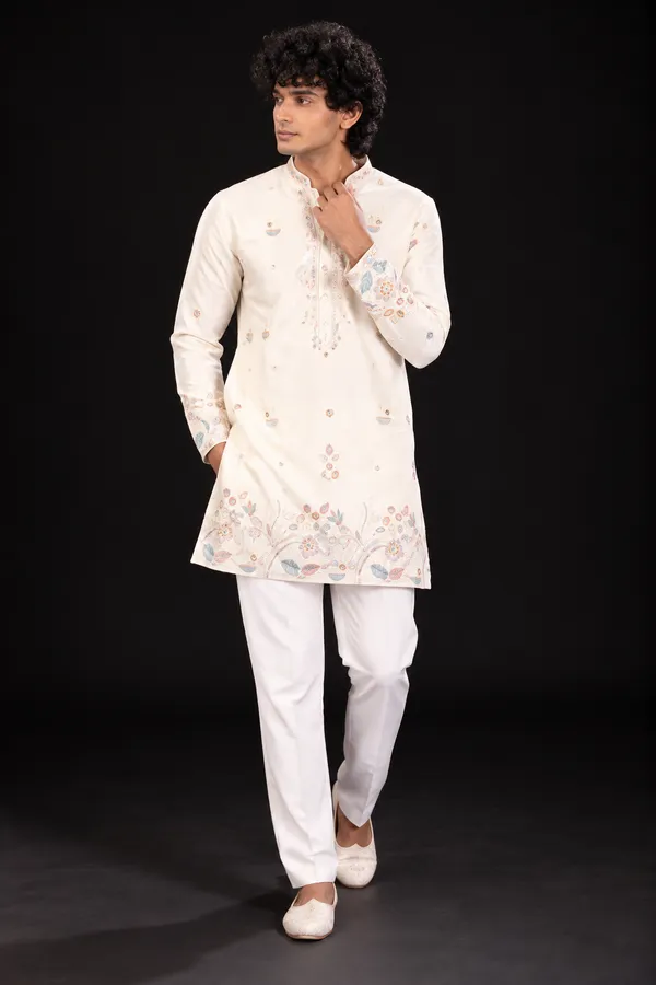 Ivory_Floral_Embroidered_Festive_Kurta_Set