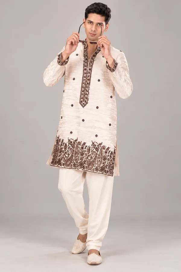 Ivory_Paisley_Embroidered_Kurta_Set